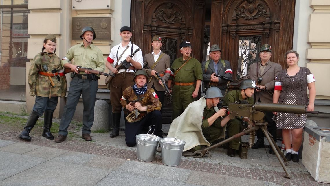 Żywa lekcja historii na kieleckiej ulicy Sienkiewicza Żywa lekcja historii na kieleckiej ulicy Sienkiewicza