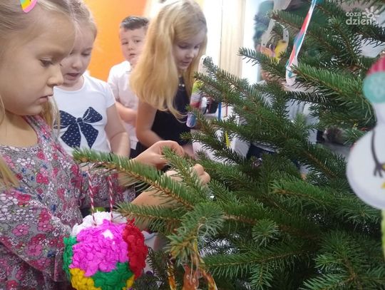 Wspólnie udekorowali choinki (zdjęcia)