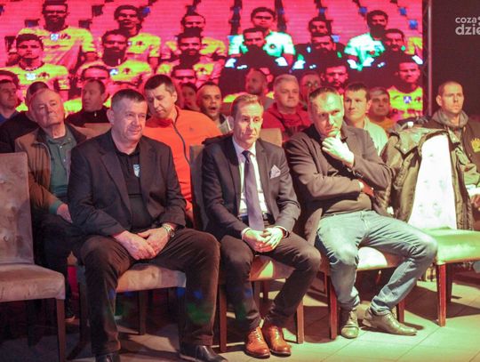 Piłkarze KSZO 1929 po prezentacji - zdjęcia