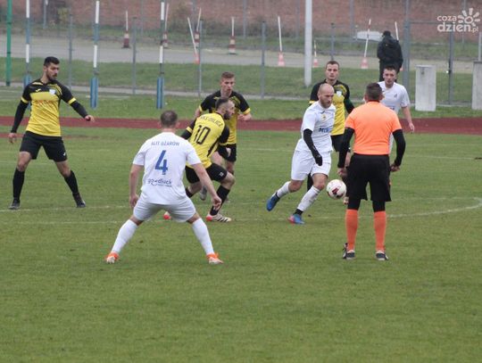 Alit Ożarów - Orlicz Suchedniów - zdjęcia