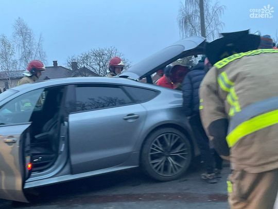 Zderzenie dwóch aut w Kielcach.Utrudnienia na ul. Tarnowskiej w Kielcach