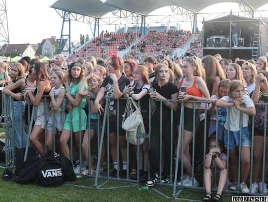 Tłumy na koncercie Sarsy i Smolastego w Ostrowcu Świętokrzyskim