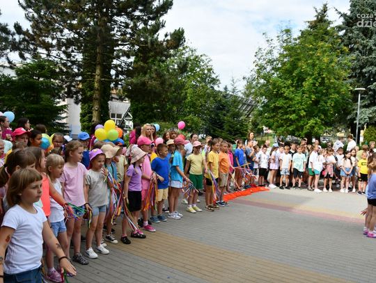 Taneczny Happening przemaszerował przez ulice Ożarowa