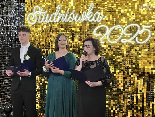 Studniówka Zespołu Szkół Nr 1 im. Mikołaja Kopernika w Ostrowcu Św. (ZDJĘCIA)