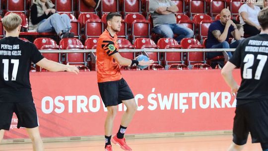 KSZO Ostrowiec Św.  -UKS SMS Wybicki Kielce [ZDJĘCIA]