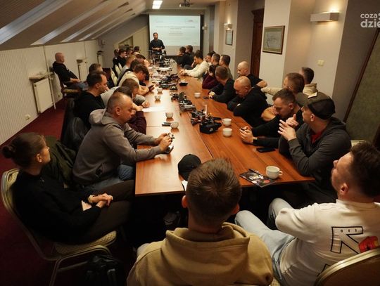Świętokrzyscy strażacy, policjanci i żołnierze WOT na szkoleniu pilotów dronów (foto)