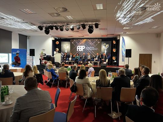 Za nami Forum Biznesu i Przedsiębiorczości w Nowinach oraz gala "Nowińskie Perły Biznesu" Za nami Forum Biznesu i Przedsiębiorczości w Nowinach oraz gala "Nowińskie Perły Biznesu"