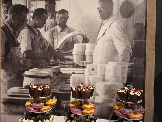 Dyrektor Marketingu i Sprzedaży Polskich Fabryk Porcelany „Ćmielów” i „Chodzież” w studiu Radia Rekord Świętokrzyskie.