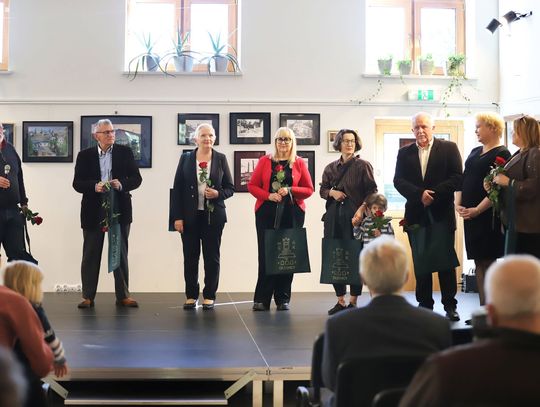 Uczestnicy działań Miejsko-Gminnego Centrum Kultury w Oleśnicy podczas wydarzenia kulturalnego