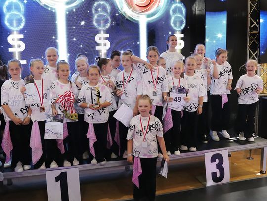 Uczestnicy działań Miejsko-Gminnego Centrum Kultury w Oleśnicy podczas wydarzenia kulturalnego