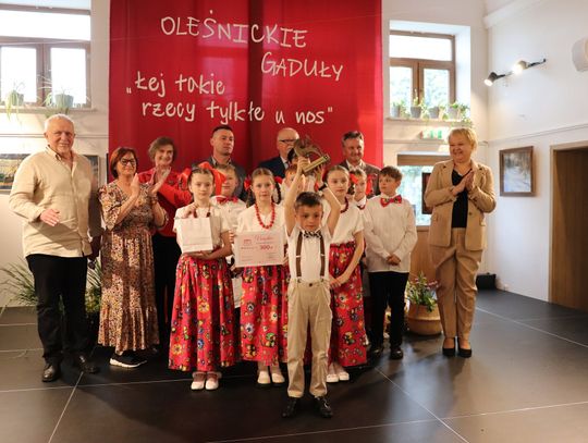 Uczestnicy działań Miejsko-Gminnego Centrum Kultury w Oleśnicy podczas wydarzenia kulturalnego