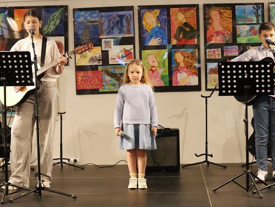 Uczestnicy działań Miejsko-Gminnego Centrum Kultury w Oleśnicy podczas wydarzenia kulturalnego