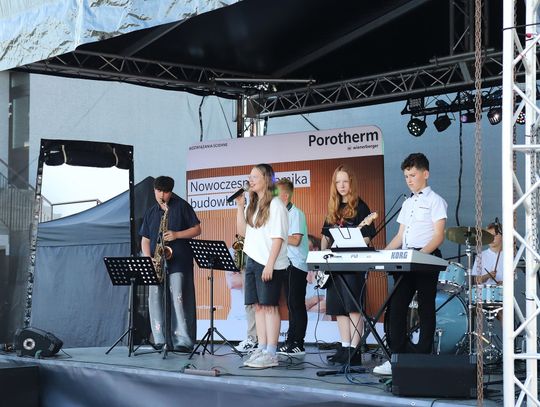Uczestnicy działań Miejsko-Gminnego Centrum Kultury w Oleśnicy podczas wydarzenia kulturalnego